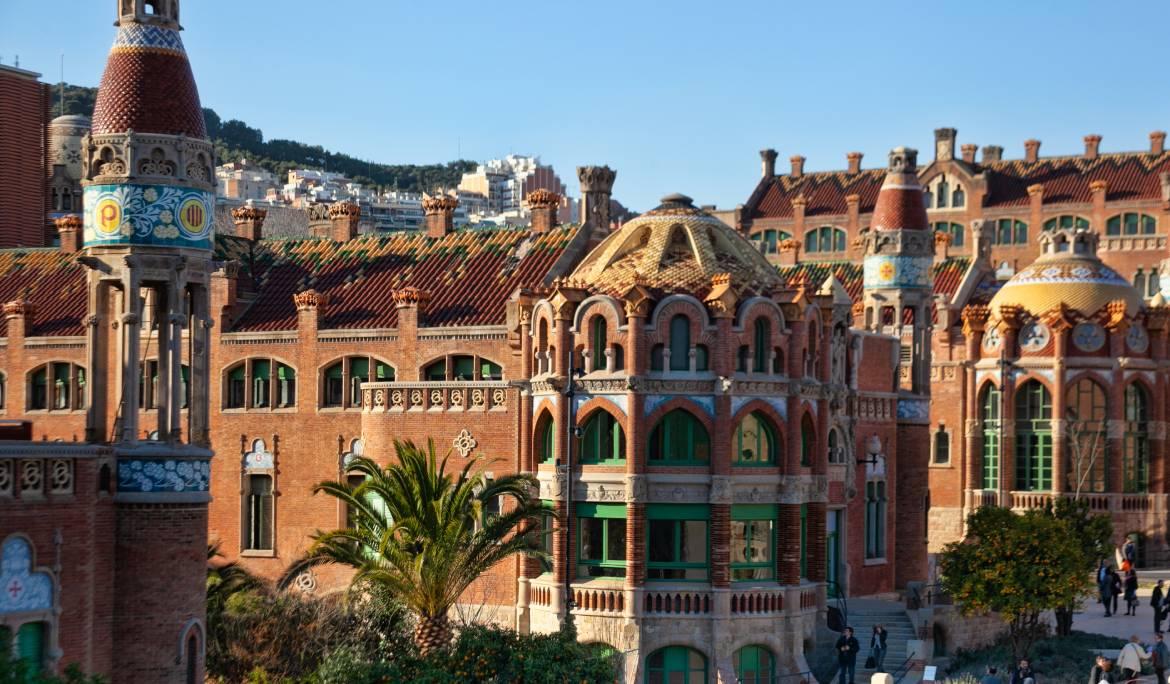 Façana lateral de l'hospital de Sant Pau