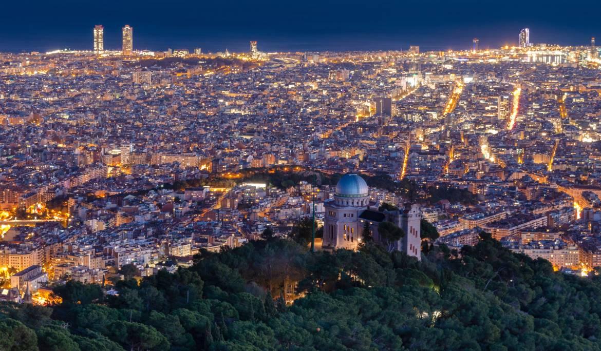 Imagen de Collserola con el Observatori Fabra de fons