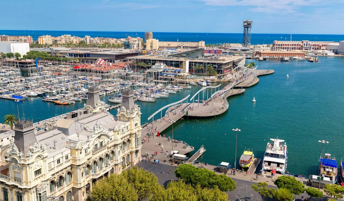 Image of Port Vell. There's the sea and the acces to Maremagnum