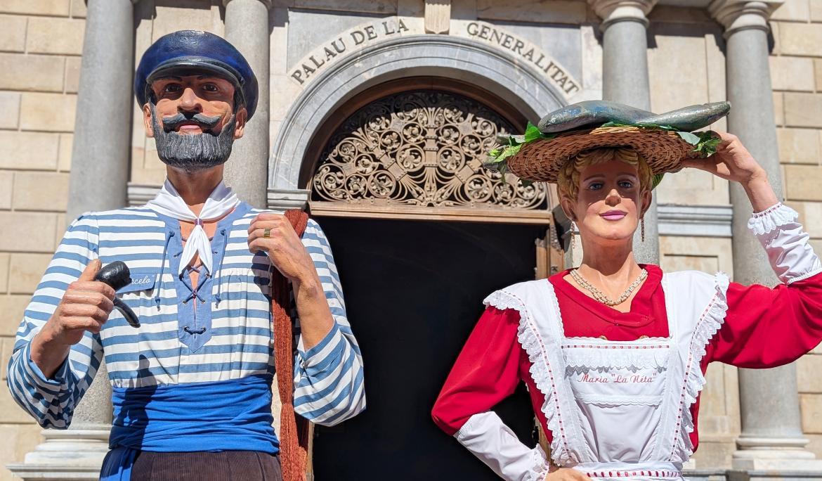 Dos gegants davant de la Generalitat per les festes de la Mercé a Barcelona.