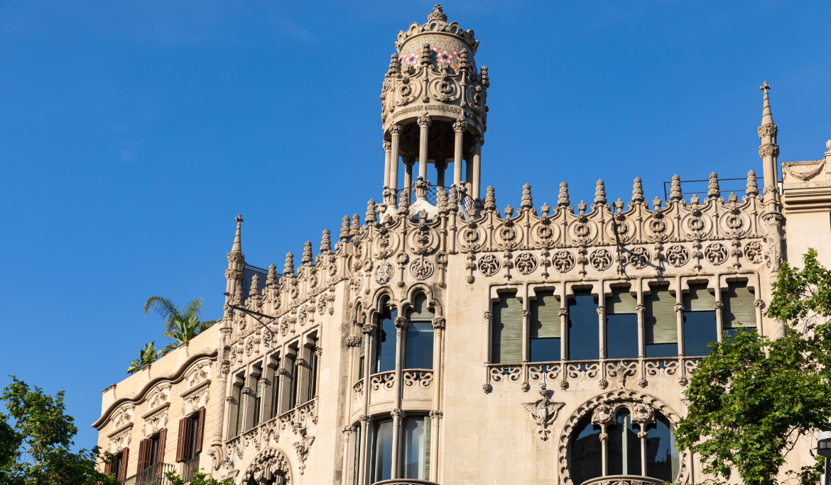 Imatge de la façana de la Casa Lleó Morera.