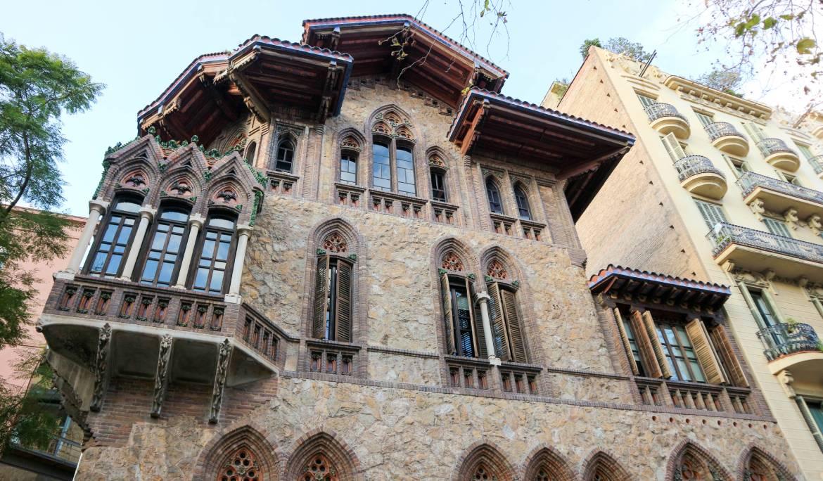 Imatge de la façana frontal de la Casa Golferich.