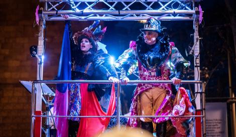 Sus Majestades dando el toque de inicio al Carnaval de Barcelona / Foto: Ajuntament de Barcelona 