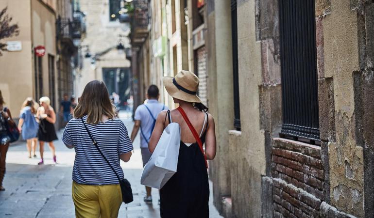 Una de las calles del Raval / Foto: TMB
