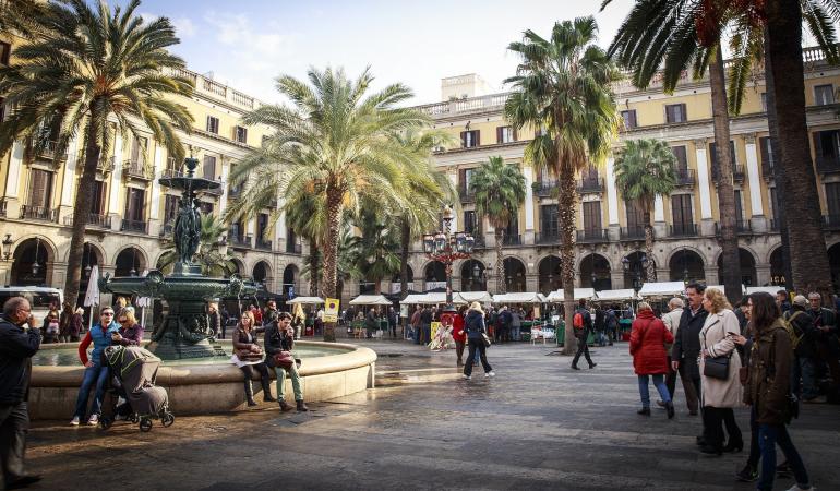 Panoràmica de la plaça Reial de Barcelona