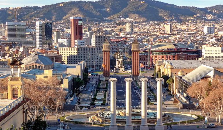 Las Torres Venecianas fueron construidas para dar acceso al recinto de la Exposición Internacional de 1929 / Foto: Manuel Torres vía Unsplash