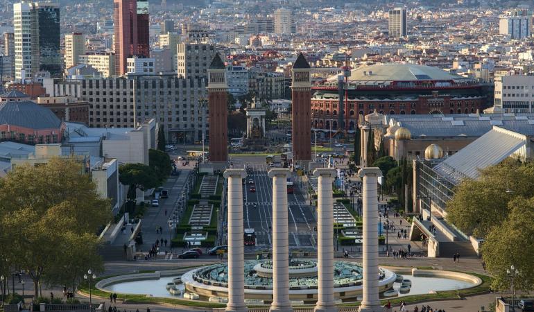 Com moure't per Barcelona: metro, bus, tramvia, bus turístic, a peu…
