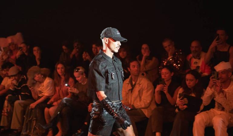 Model desfilant a la 080 Barcelona Fashion Week